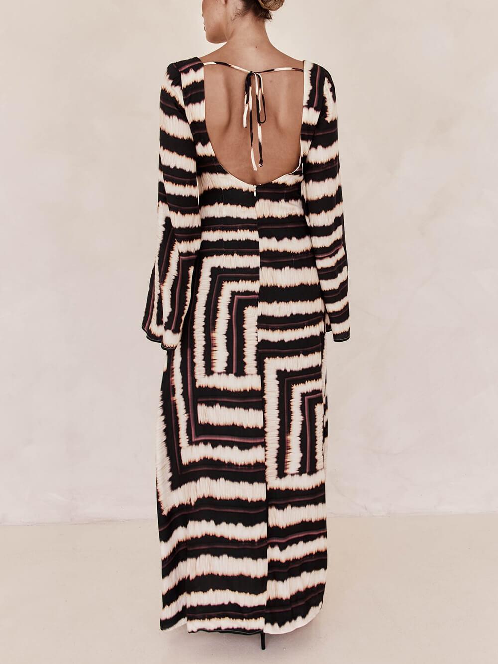 Flattering V-Neckline Unique Printed V Tie Ring Maxi Dress - Milafashion-se.com