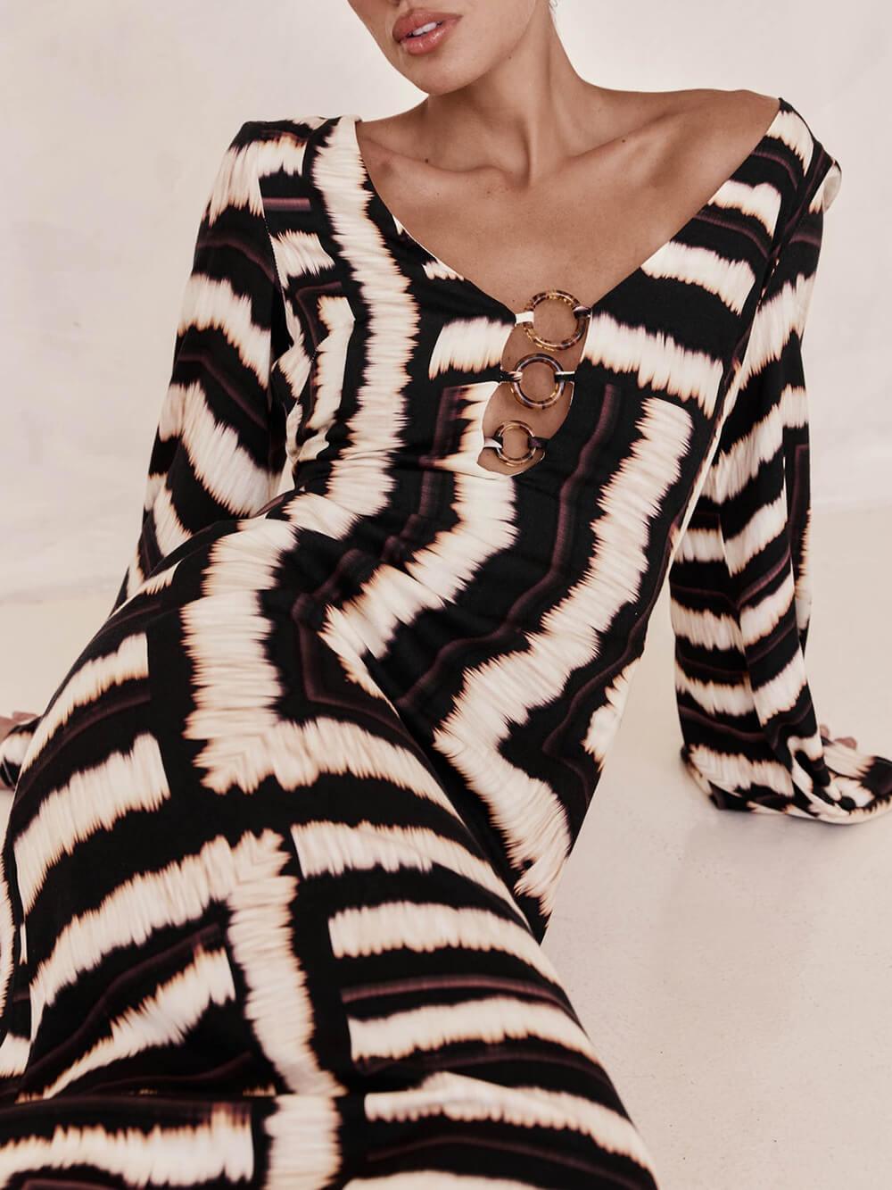 Flattering V-Neckline Unique Printed V Tie Ring Maxi Dress - Milafashion-se.com