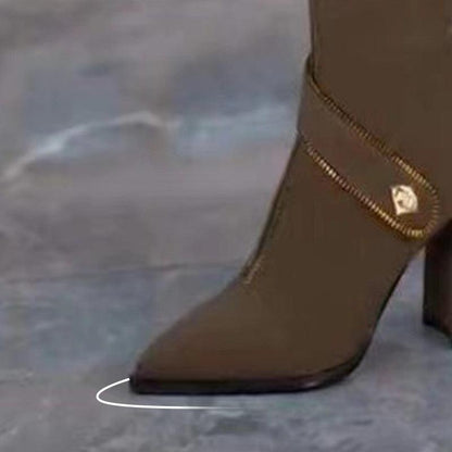 Stövlar med spetsig tå, grov klack och knähöga skaft - Milafashion-se.com